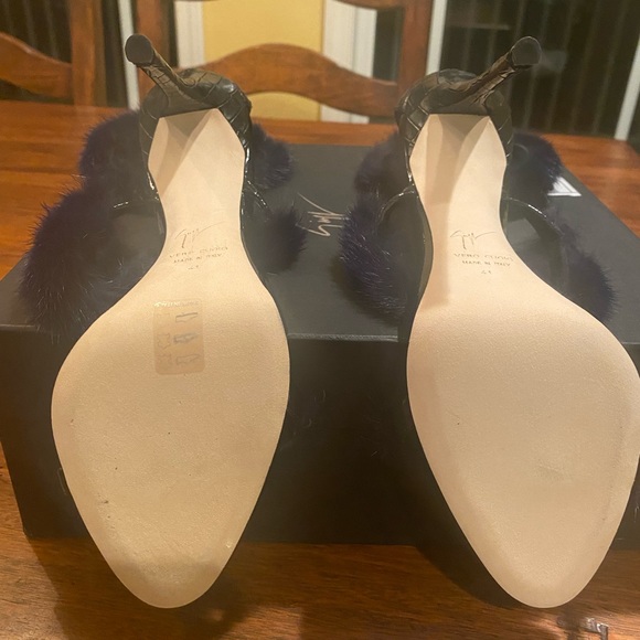 Giuseppe Zanotti  Mink stilettos blue mink w/black crock embossed heel Size 41 - Picture 8 of 15